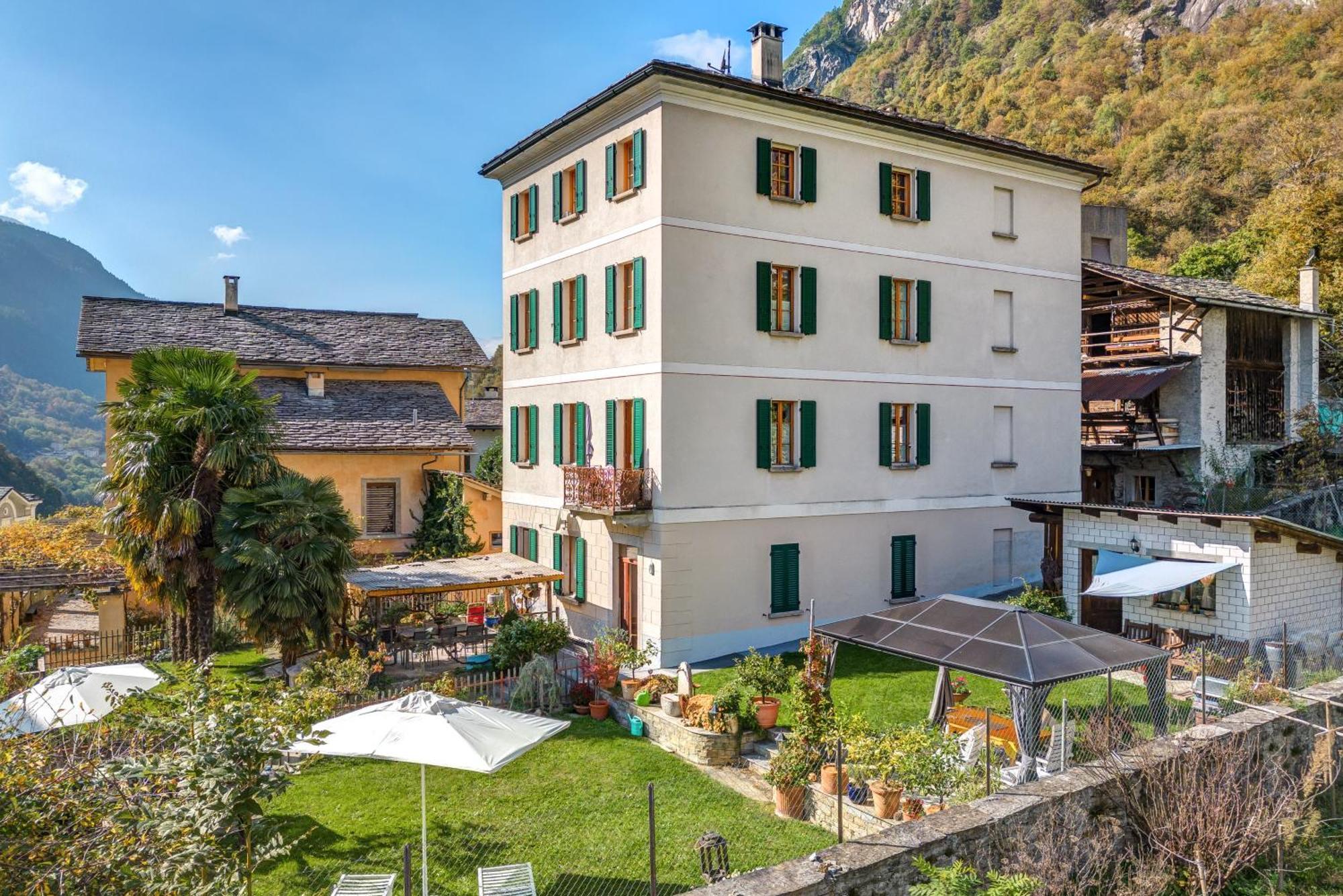 Casa Pool Tra St Moritz E Il Lago Di Como Castasegna Oda fotoğraf